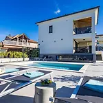 Antares By Guide Villa *