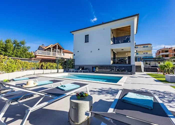 Villa Antares By Guide Póla